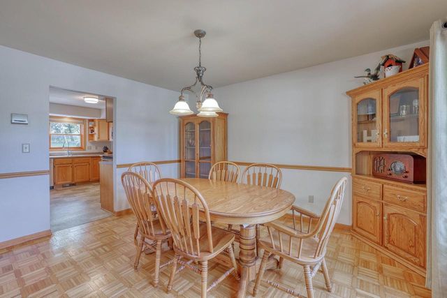 N58W24383 Clover DRIVE, Sussex, WI 53089