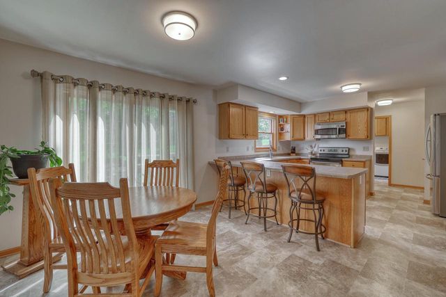 N58W24383 Clover DRIVE, Sussex, WI 53089