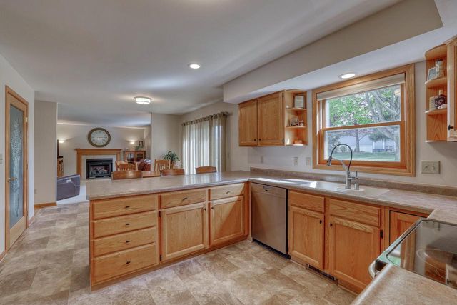 N58W24383 Clover DRIVE, Sussex, WI 53089