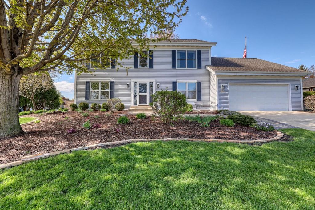 N58W24383 Clover DRIVE, Sussex, WI 53089