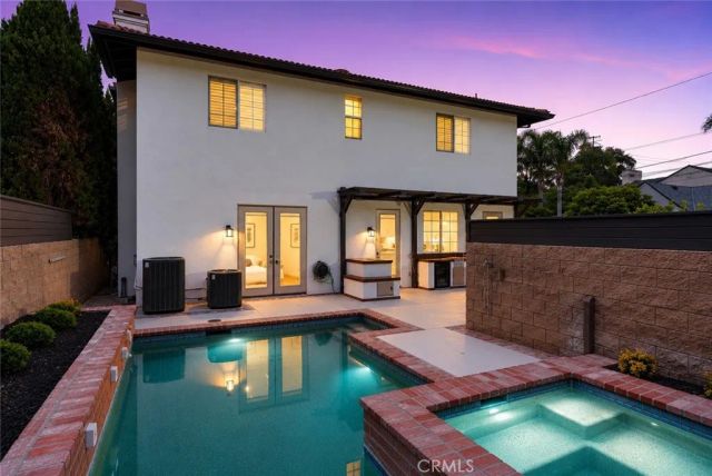 267 Mesa Dr, Costa Mesa, CA 92627