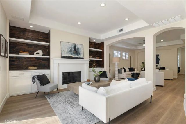 267 Mesa Dr, Costa Mesa, CA 92627