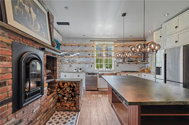 43 Old Beach Road, Newport, RI 02840