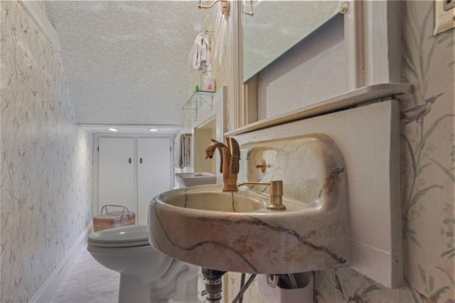 43 Old Beach Road, Newport, RI 02840