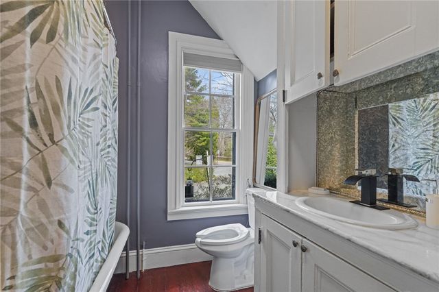 43 Old Beach Road, Newport, RI 02840