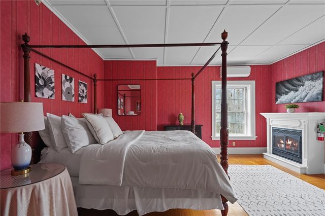 43 Old Beach Road, Newport, RI 02840