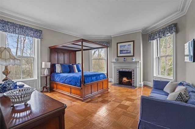 43 Old Beach Road, Newport, RI 02840