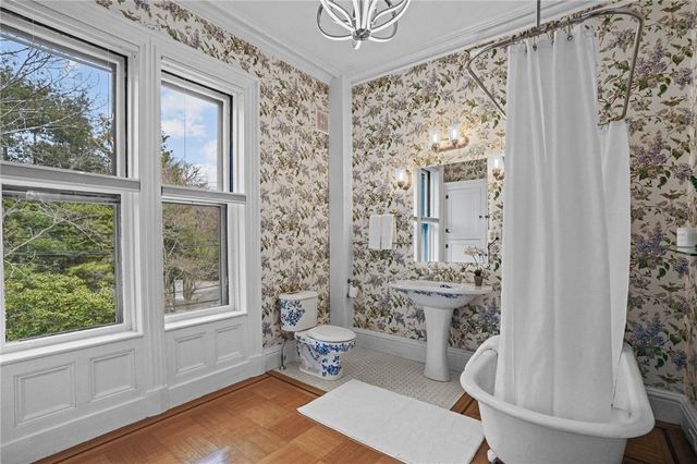 43 Old Beach Road, Newport, RI 02840