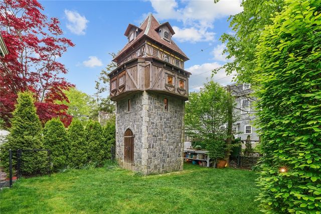 43 Old Beach Road, Newport, RI 02840