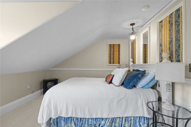 43 Old Beach Road, Newport, RI 02840