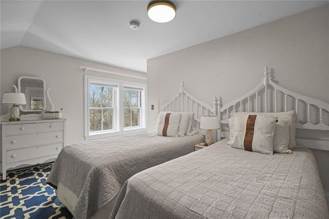 43 Old Beach Road, Newport, RI 02840