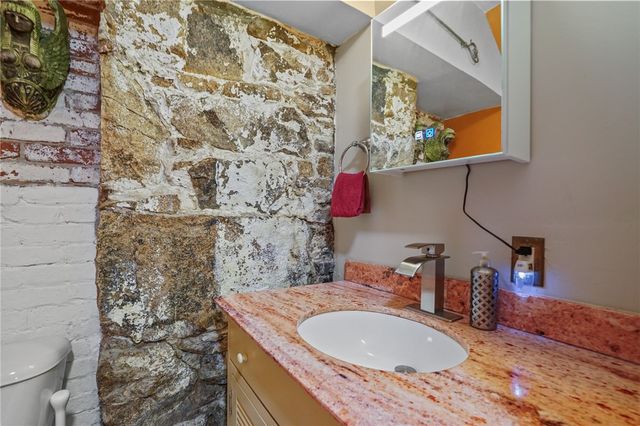 43 Old Beach Road, Newport, RI 02840