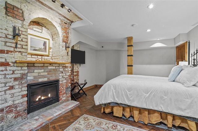43 Old Beach Road, Newport, RI 02840