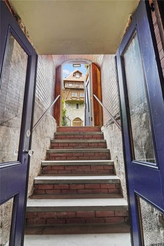 43 Old Beach Road, Newport, RI 02840