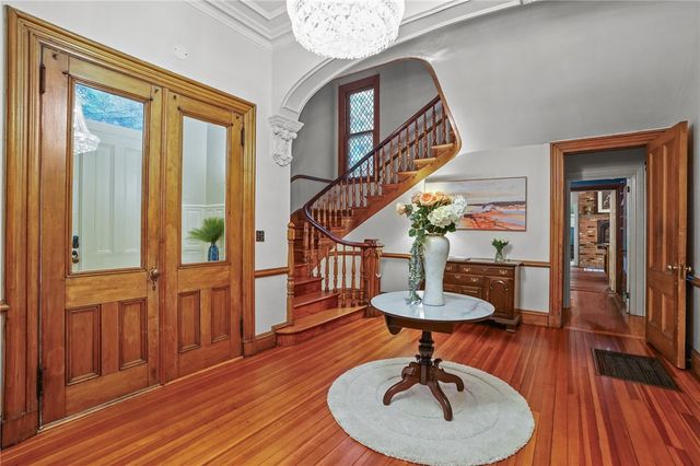 43 Old Beach Road, Newport, RI 02840