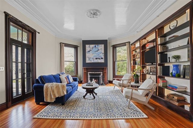 43 Old Beach Road, Newport, RI 02840