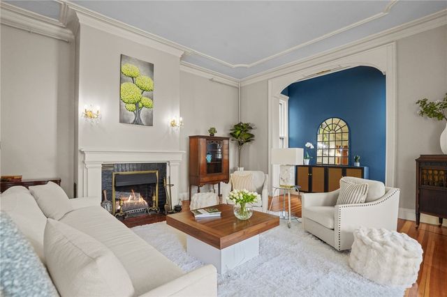 43 Old Beach Road, Newport, RI 02840