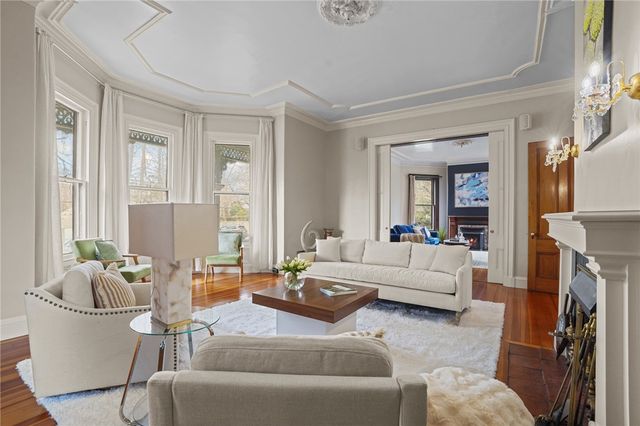 43 Old Beach Road, Newport, RI 02840