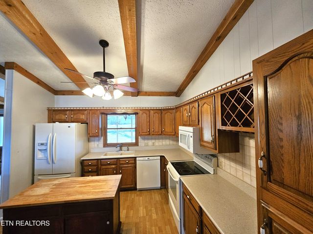 9430 N Ruggles Ferry Pike, Strawberry Plains, TN 37871