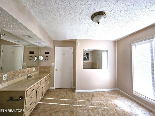 9430 N Ruggles Ferry Pike, Strawberry Plains, TN 37871