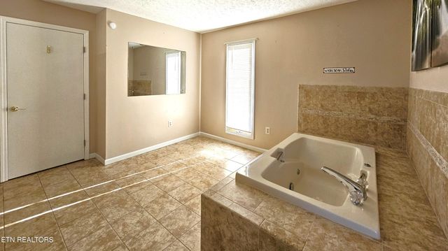 9430 N Ruggles Ferry Pike, Strawberry Plains, TN 37871