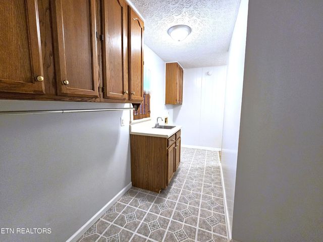 9430 N Ruggles Ferry Pike, Strawberry Plains, TN 37871