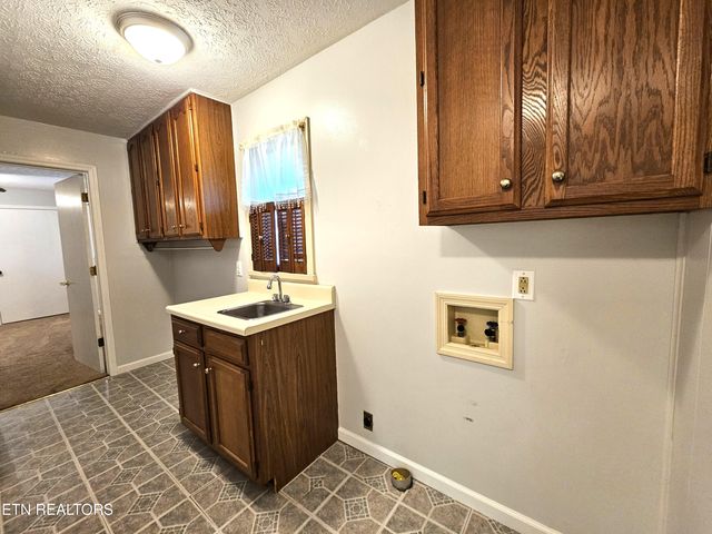 9430 N Ruggles Ferry Pike, Strawberry Plains, TN 37871