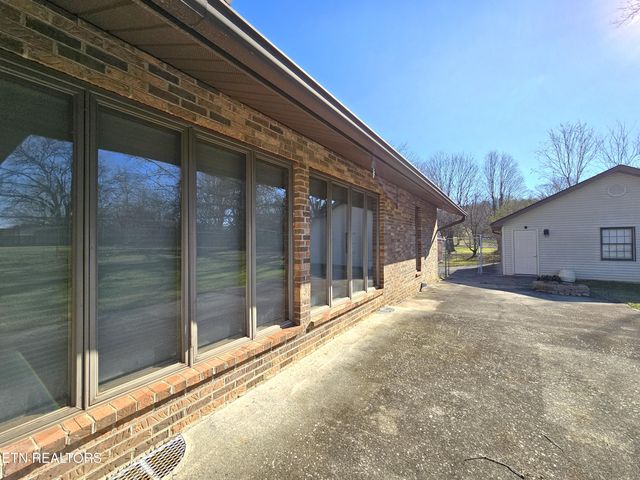 9430 N Ruggles Ferry Pike, Strawberry Plains, TN 37871