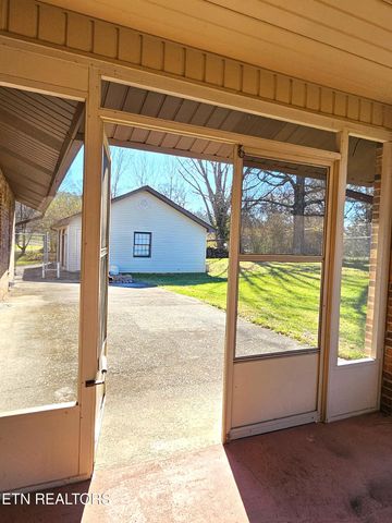 9430 N Ruggles Ferry Pike, Strawberry Plains, TN 37871