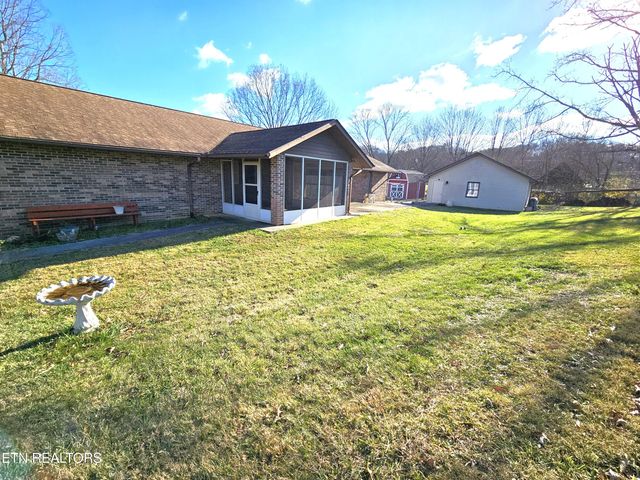 9430 N Ruggles Ferry Pike, Strawberry Plains, TN 37871
