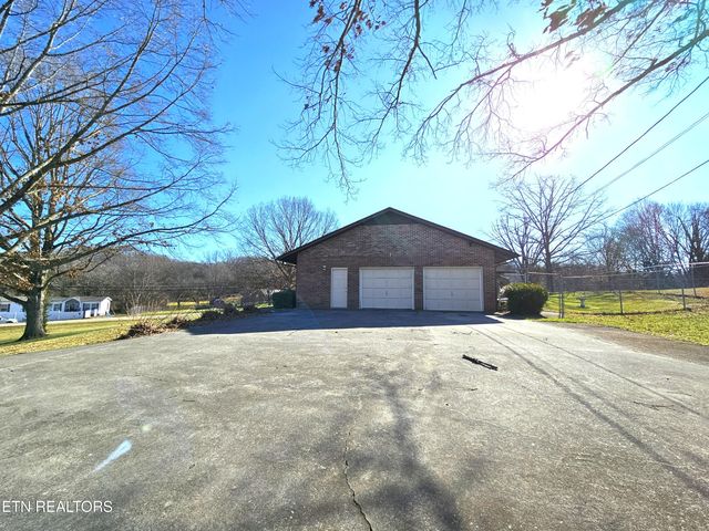 9430 N Ruggles Ferry Pike, Strawberry Plains, TN 37871