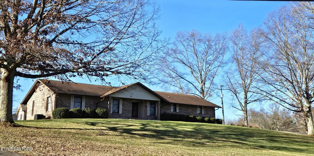 9430 N Ruggles Ferry Pike, Strawberry Plains, TN 37871