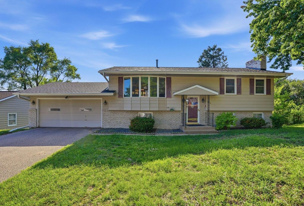 5216 Taylor Street NE, Fridley, MN 55421