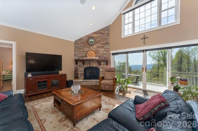 172 Sunny Ridge Road, Hendersonville, NC 28739