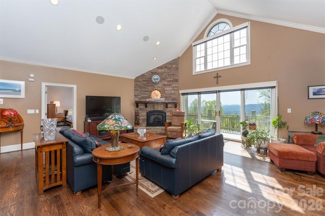 172 Sunny Ridge Road, Hendersonville, NC 28739