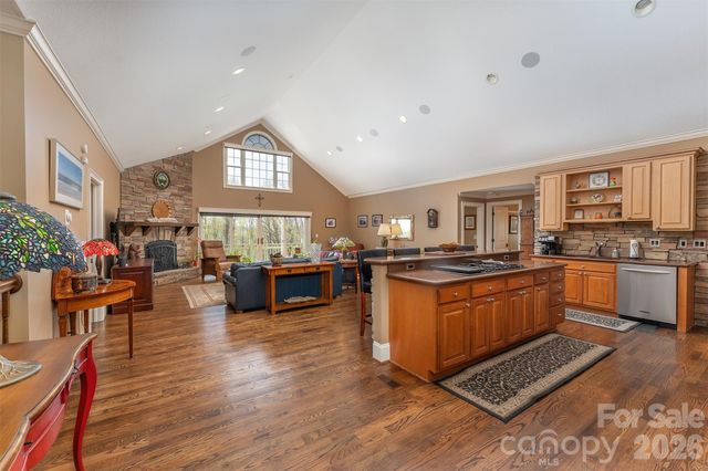 172 Sunny Ridge Road, Hendersonville, NC 28739