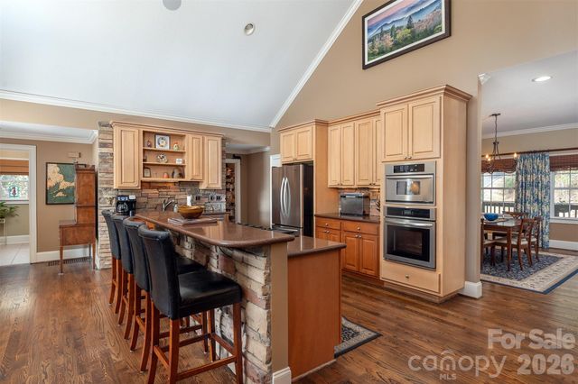 172 Sunny Ridge Road, Hendersonville, NC 28739