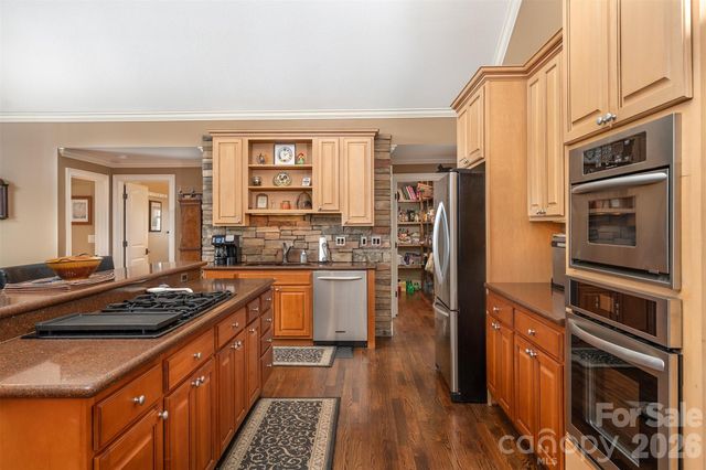 172 Sunny Ridge Road, Hendersonville, NC 28739
