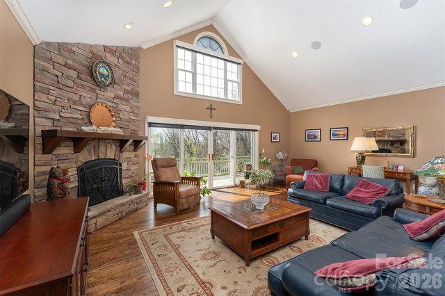 172 Sunny Ridge Road, Hendersonville, NC 28739
