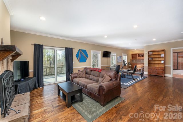 172 Sunny Ridge Road, Hendersonville, NC 28739