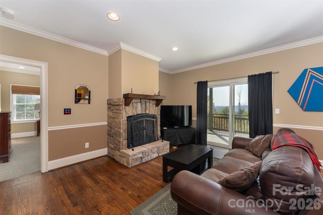 172 Sunny Ridge Road, Hendersonville, NC 28739
