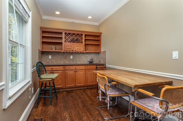 172 Sunny Ridge Road, Hendersonville, NC 28739