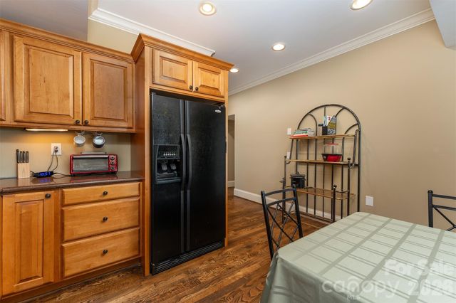 172 Sunny Ridge Road, Hendersonville, NC 28739