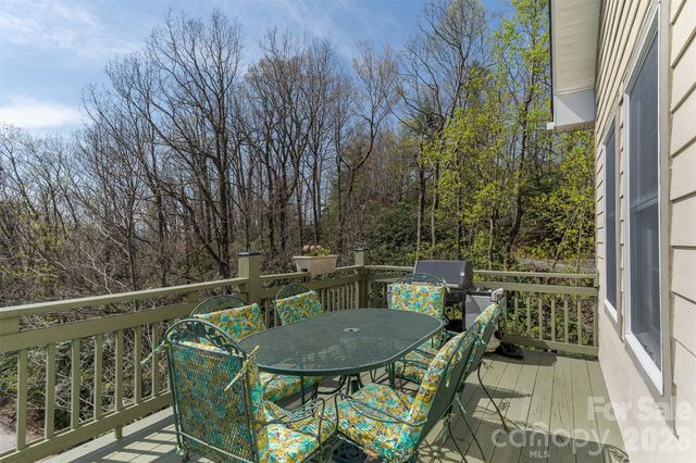 172 Sunny Ridge Road, Hendersonville, NC 28739