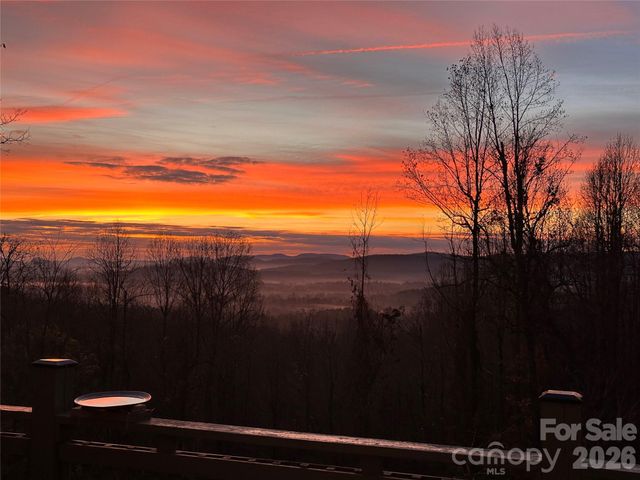 172 Sunny Ridge Road, Hendersonville, NC 28739