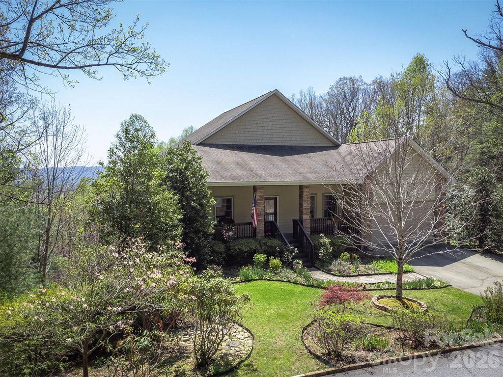 172 Sunny Ridge Road, Hendersonville, NC 28739