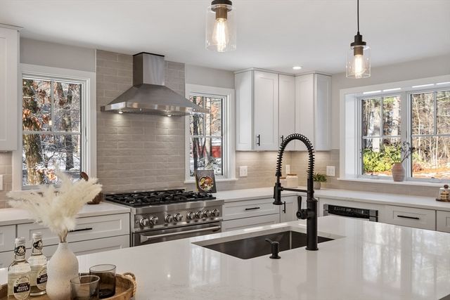 34 Woodcrest Road, Boxford, MA 01921