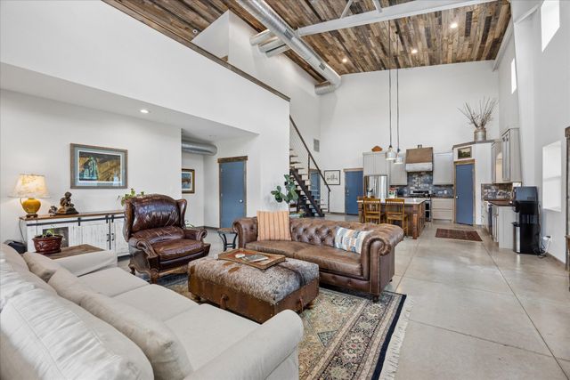 6411 W Fitzhugh RD, Dripping Springs, TX 78620