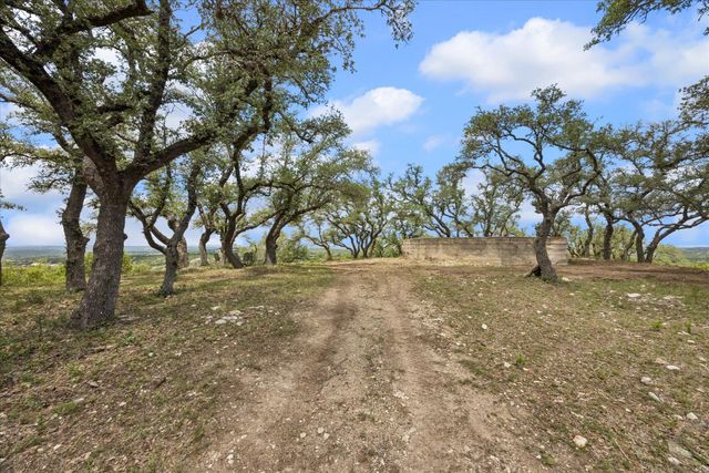 6411 W Fitzhugh RD, Dripping Springs, TX 78620