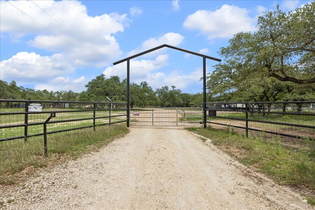 6411 W Fitzhugh RD, Dripping Springs, TX 78620